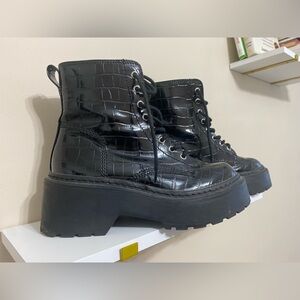 Steve Madden Slasher Boot Patent Croc Black Women's 6.5